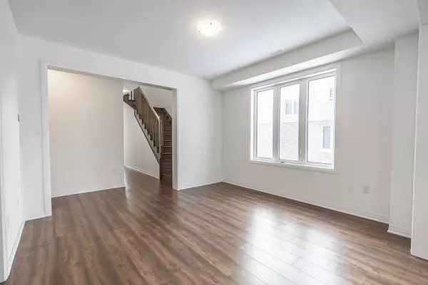 Barrie, ON L9J 0L1,112 West Oak TRL