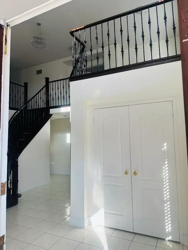 Brampton, ON L7A 3C1,329 Brisdale DR