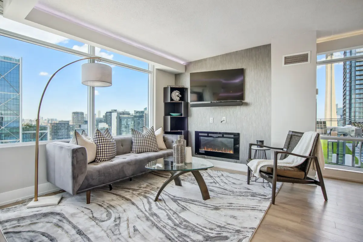 Toronto C01, ON M5V 3Z1,25 Telegram Mews #PH5201