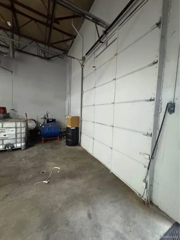 Waterford, MI 48328,4895 Highland RD