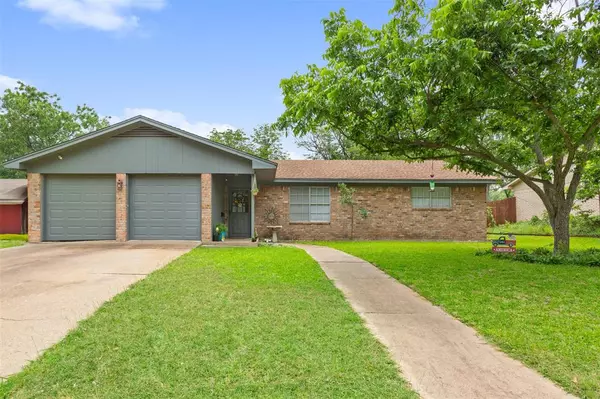 208 Alamosa Drive, Hewitt, TX 76643