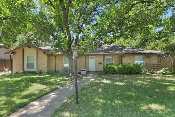 3800 Delmas Drive, Benbrook, TX 76116