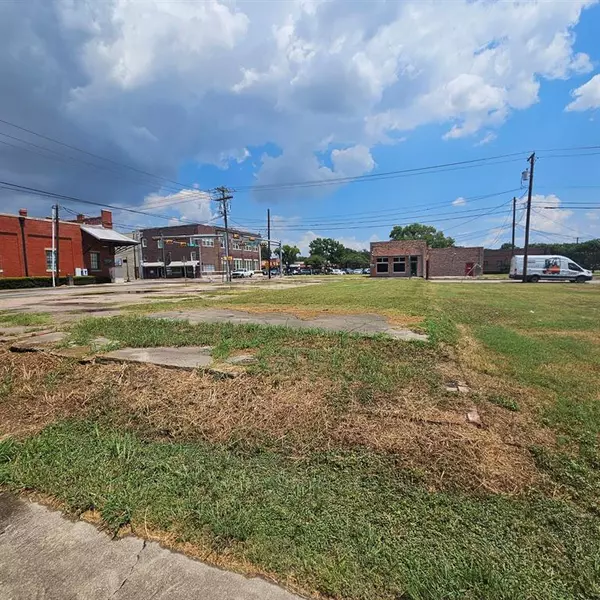 Lancaster, TX 75146,103-107 S Dallas Avenue