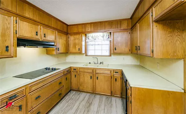 Shreveport, LA 71119,1806 Old Oaks Street