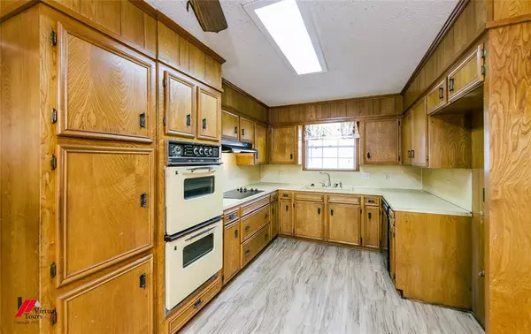 Shreveport, LA 71119,1806 Old Oaks Street