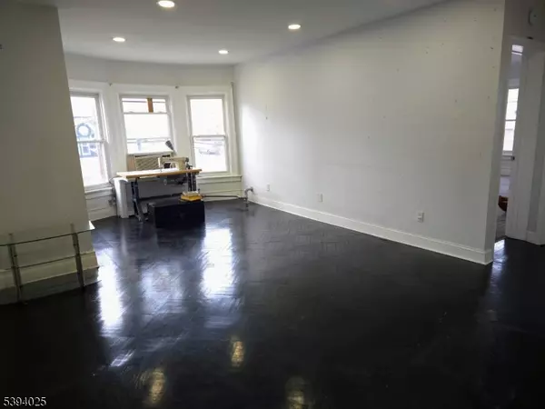 Belleville Twp., NJ 07109,19 Rossmore Pl