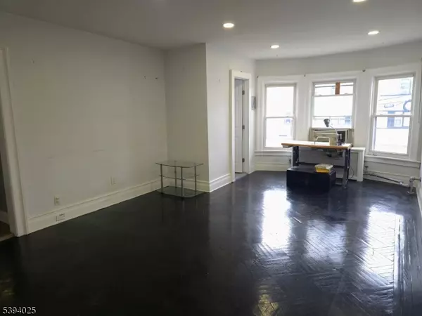 Belleville Twp., NJ 07109,19 Rossmore Pl