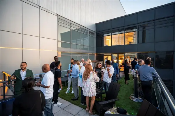 Toronto C01, ON M5V 3Z1,25 Telegram Mews #PH5201