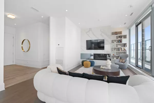 Toronto C08, ON M4Y 0C3,50 Charles ST E #PH 02 (5502)