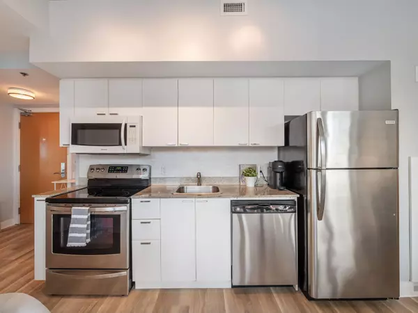 Toronto C01, ON M5V 1K5,375 King ST W #1410