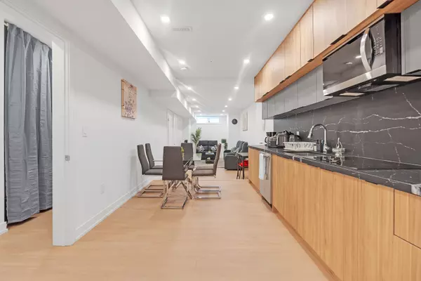 31 Edinburgh DR, Toronto C07, ON M3H 1B5