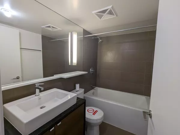 Toronto C15, ON M2K 0C1,121 Mcmahon DR #712