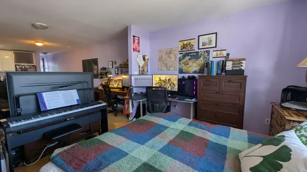 Toronto E03, ON M4C 4E2,1186 Woodbine AVE #Unit B