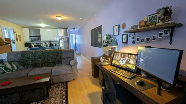 Toronto E03, ON M4C 4E2,1186 Woodbine AVE #Unit B