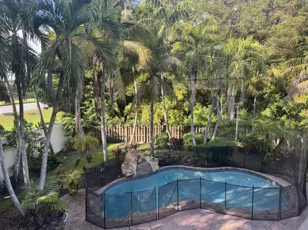 Cooper City, FL 33330,12353 Natalies Cove Rd