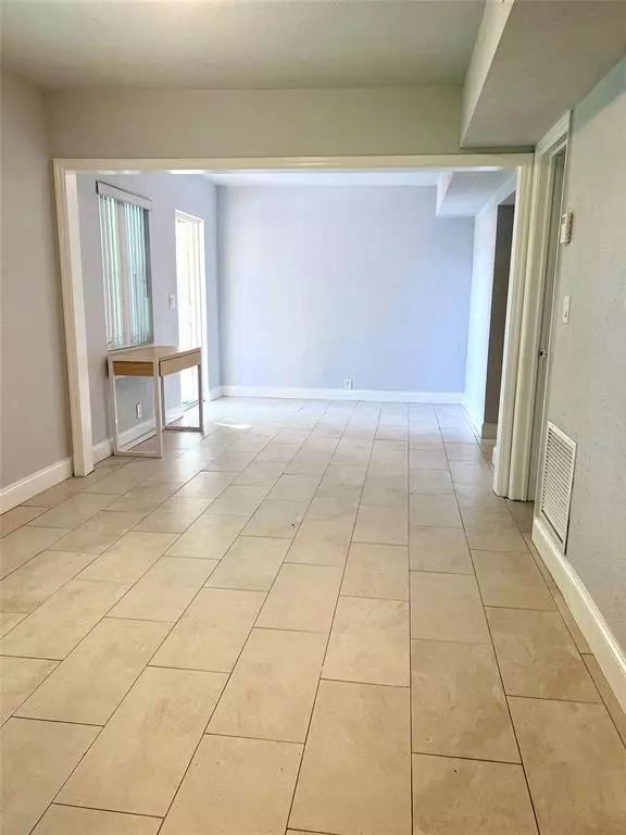 Hollywood, FL 33021,5605 Polk St