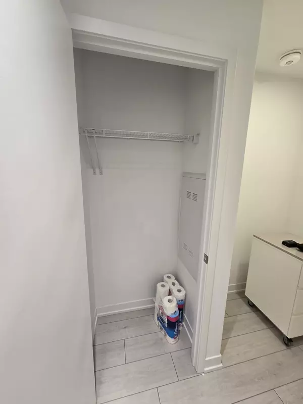 Barrie, ON L4N 1S9,39 Mary ST #1406