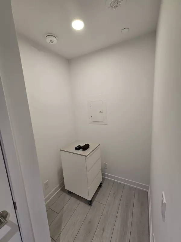 Barrie, ON L4N 1S9,39 Mary ST #1406