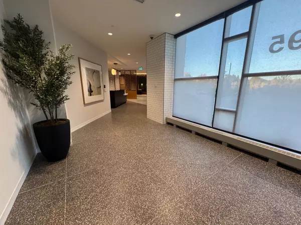 Mississauga, ON L5M 2T2,2495 Eglinton AVE W #2608