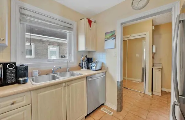 78 Town House CRES, Brampton, ON L6W 3C5