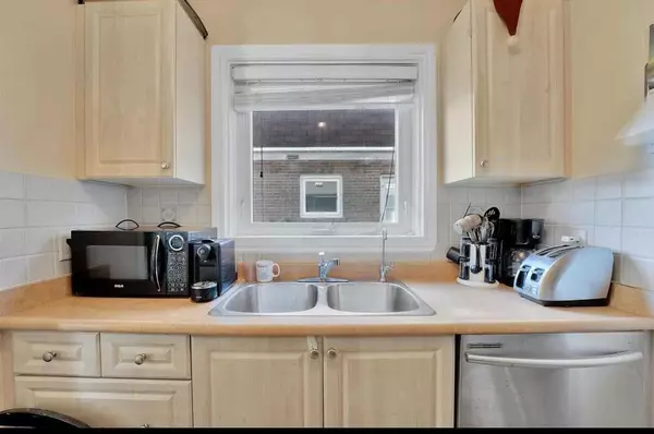 Brampton, ON L6W 3C5,78 Town House CRES