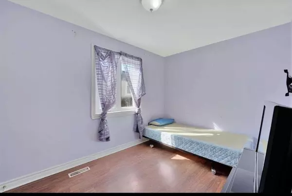 Brampton, ON L6W 3C5,78 Town House CRES