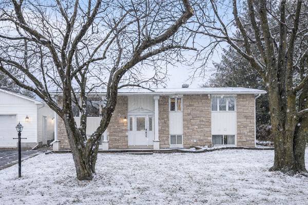 2 Castlebeau ST, Russell, ON K0A 1W0