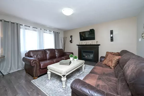 Guelph, ON N1E 0J5,102 Oakes CRES
