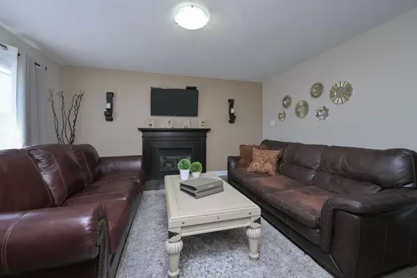 Guelph, ON N1E 0J5,102 Oakes CRES