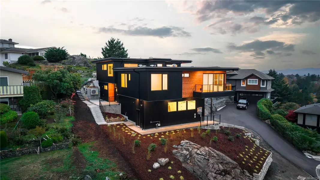 3700 Kootenay Pl, Saanich, BC V8P 2G2