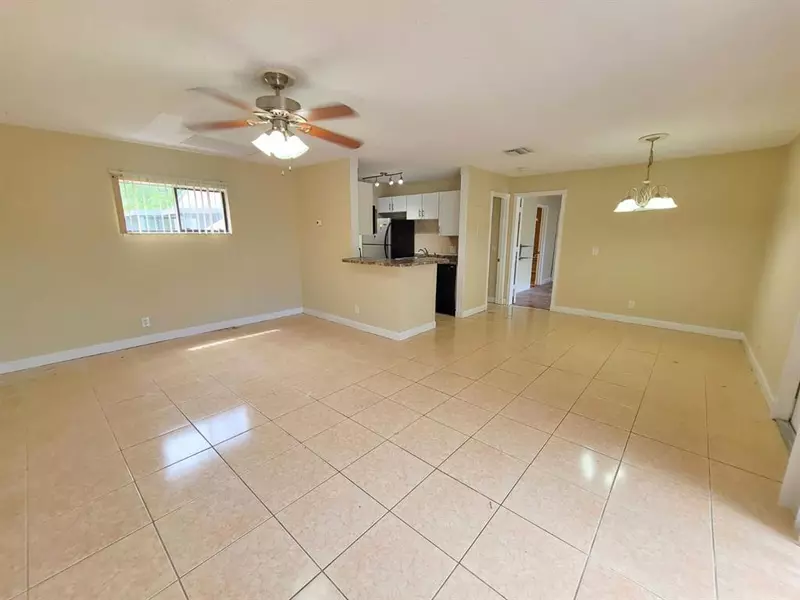 2 Crossings Cir #G, Boynton Beach, FL 33435