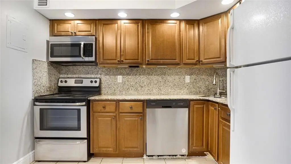 Oakland Park, FL 33309,3111 OAKLAND SHORES DR #F108