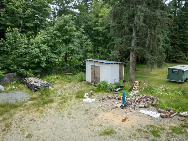 Black Creek, BC V9J 1B5,2524 Macaulay Rd