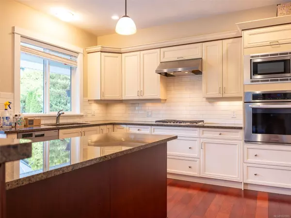 Victoria, BC V8V 3E1,1290 Richardson St #3