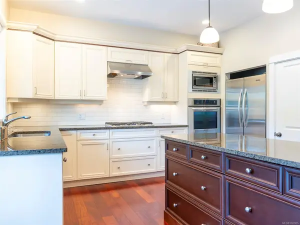 Victoria, BC V8V 3E1,1290 Richardson St #3