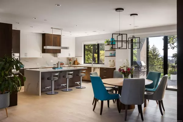 Saanich, BC V8Y 2P8,4673 Boulderwood Dr