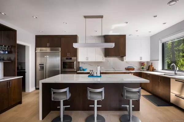 Saanich, BC V8Y 2P8,4673 Boulderwood Dr