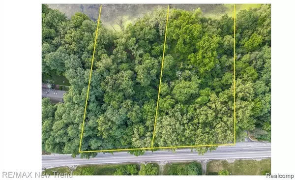 West Bloomfield, MI 48323,6140 PONTIAC TRAIL