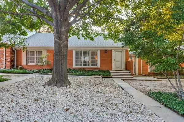 1295 Roaring Springs Road, Fort Worth, TX 76114