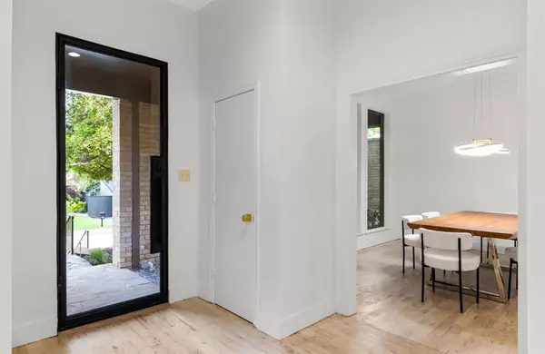 Dallas, TX 75231,9415 Hill View Drive