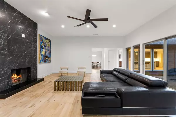 Dallas, TX 75231,9415 Hill View Drive