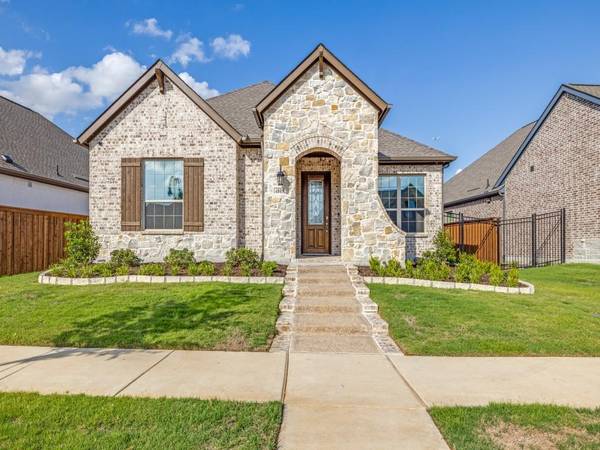 4805 Blackhawk Green Court,  Arlington,  TX 76005