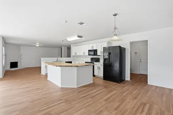 Saginaw, TX 76179,932 Robbins Way