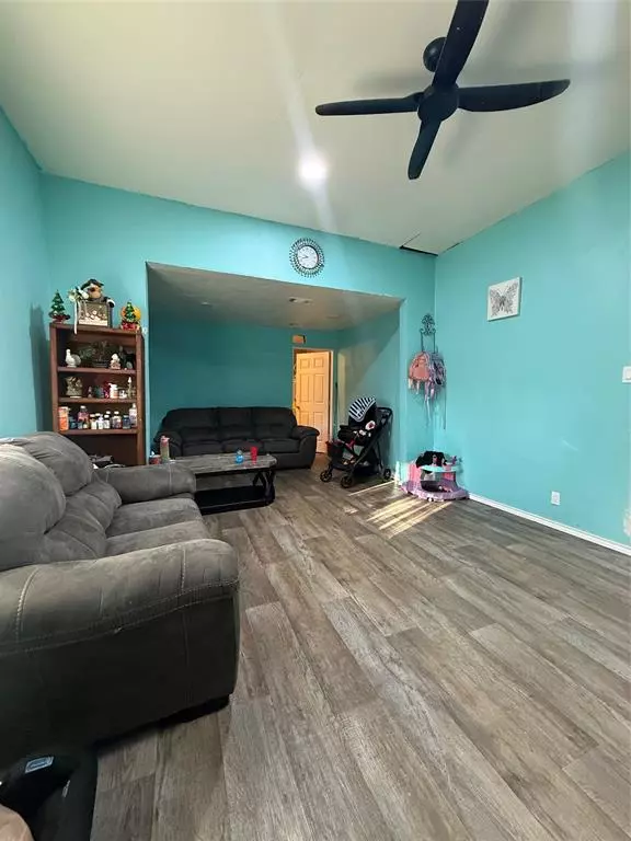 Sherman, TX 75090,411 W Hester Street