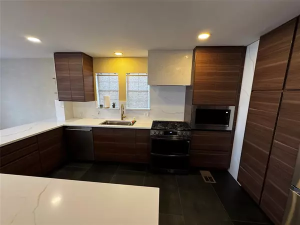 Dallas, TX 75208,1112 Kings Highway