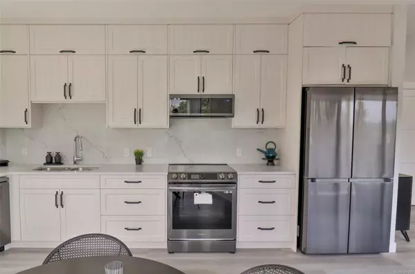 Nanaimo, BC V9T 2H3,4474 Wellington Rd #301