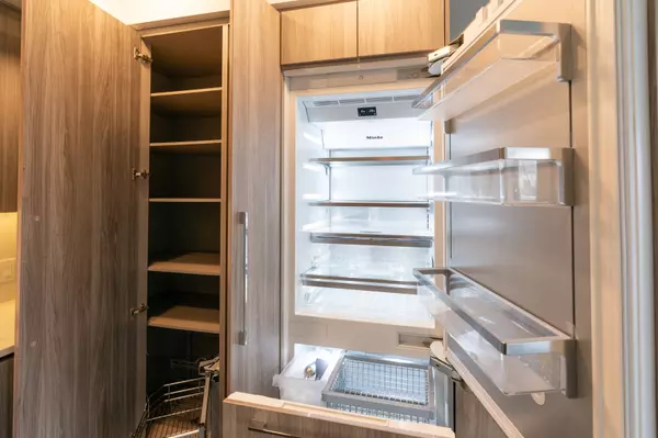 Toronto C15, ON M2K 0J1,25 McMahon DR #1206