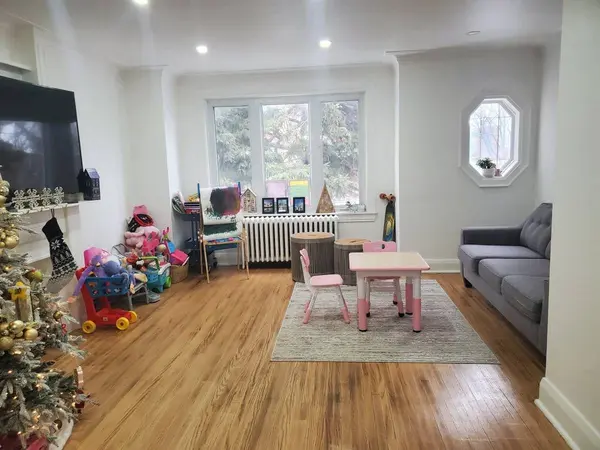 Toronto C03, ON M6E 3L1,344 Northcliffe BLVD E #3