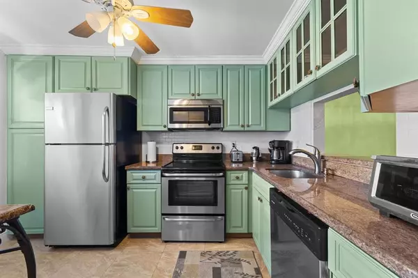 Lauderhill, FL 33319,3511 Inverrary Dr #208