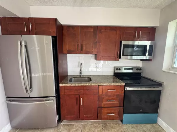 Lauderhill, FL 33313,1700 NW 52nd Ave #1